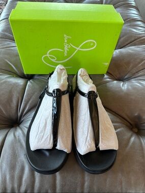 Sam Edelman Naomi Black Patent T-Strap Sandals size 9m NWT